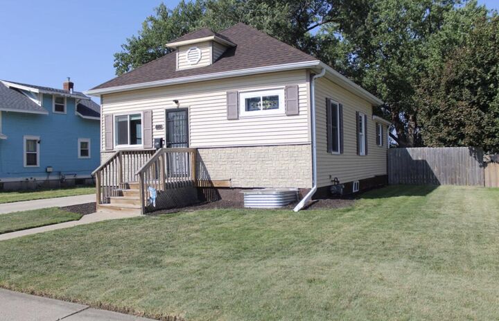 Property Photo:  916 S 4th Street  SD 57401 