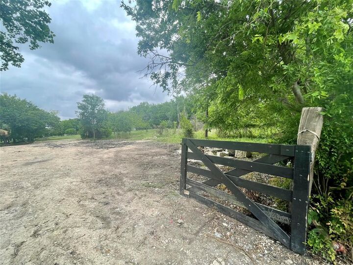 Property Photo: 13331 Bradshaw Road TX 78747