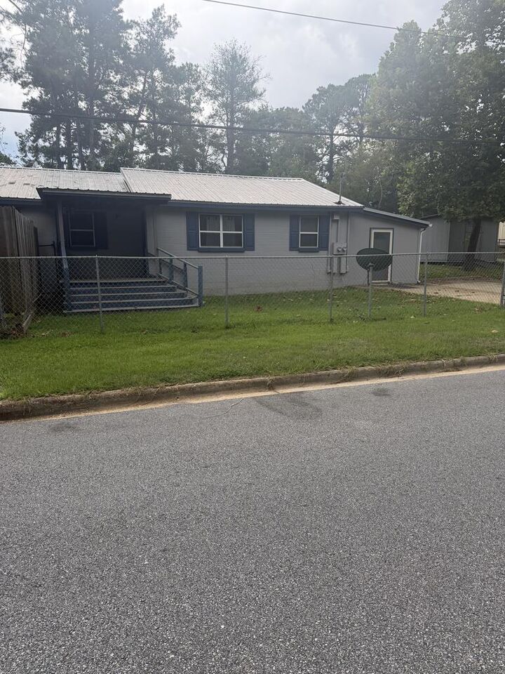 Property Photo: 601 SE South Maple Street GA 31705