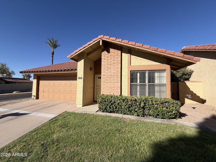 Property Photo: 12282 S Shoshoni Drive AZ 85044