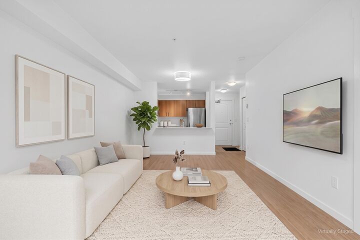 3575 Euclid Avenue Avenue 301 — photo 1