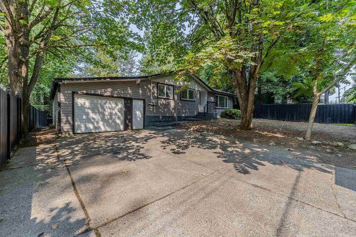 Property Photo: 31753 Hillcrest Avenue BC V2V 1K7