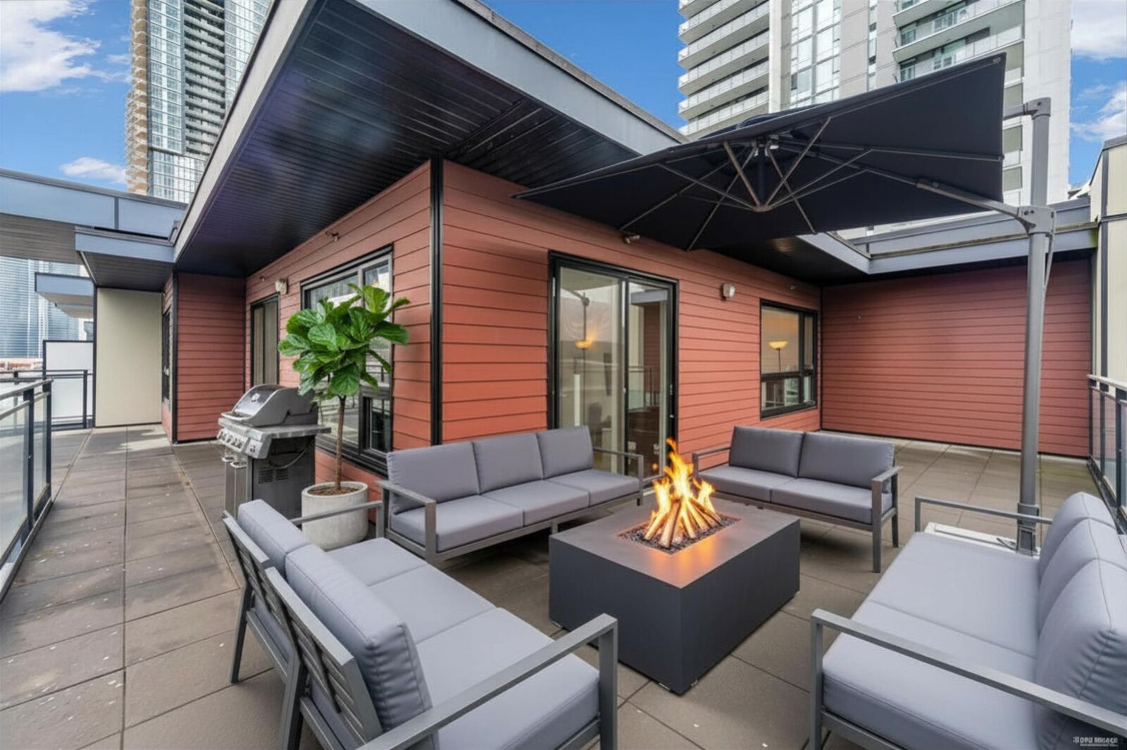Property Photo:  4468 Dawson Street 501  BC V5C 0J9 