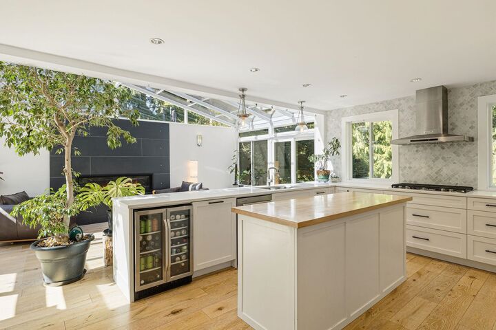 Property Photo: 3295 Sunnyside Road 29 BC V3H 4Z4