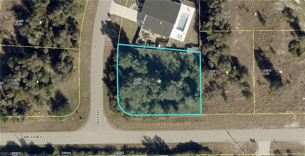 Property Photo: 139 Preston St FL 33974