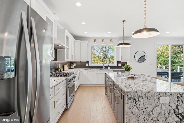 Property Photo:  6806 Farragut Avenue  VA 22042 