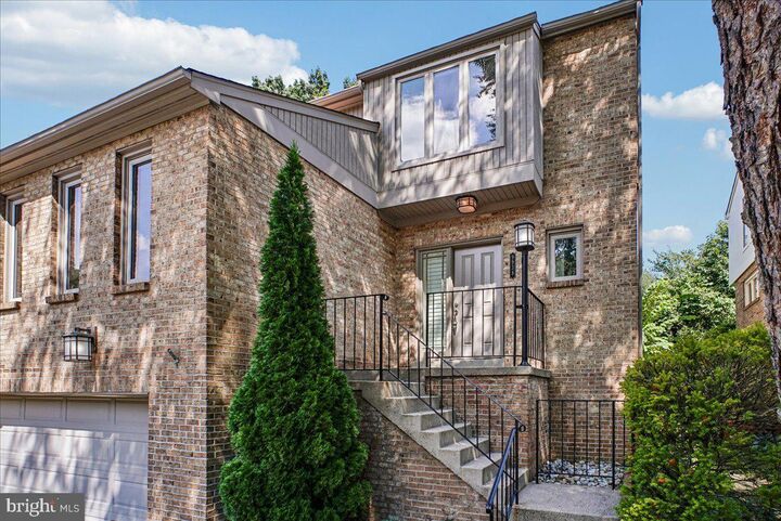 Property Photo: 9938 Great Oaks Way VA 22030