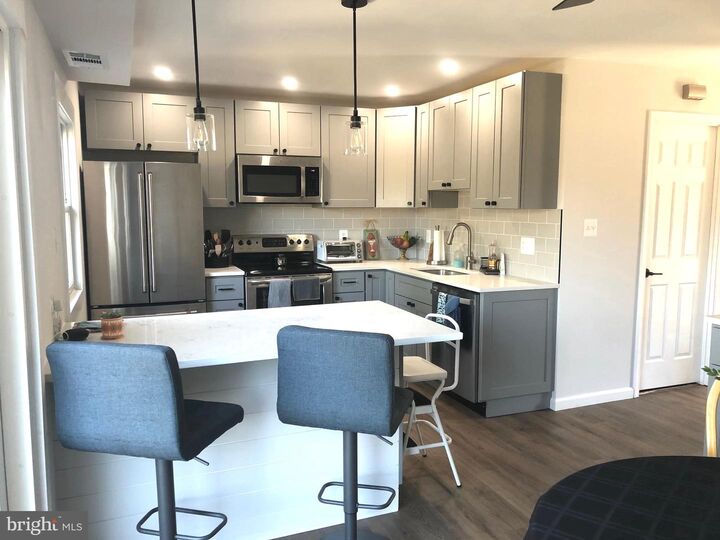 Property Photo:  309 Shenandoah Street SE  VA 20175 