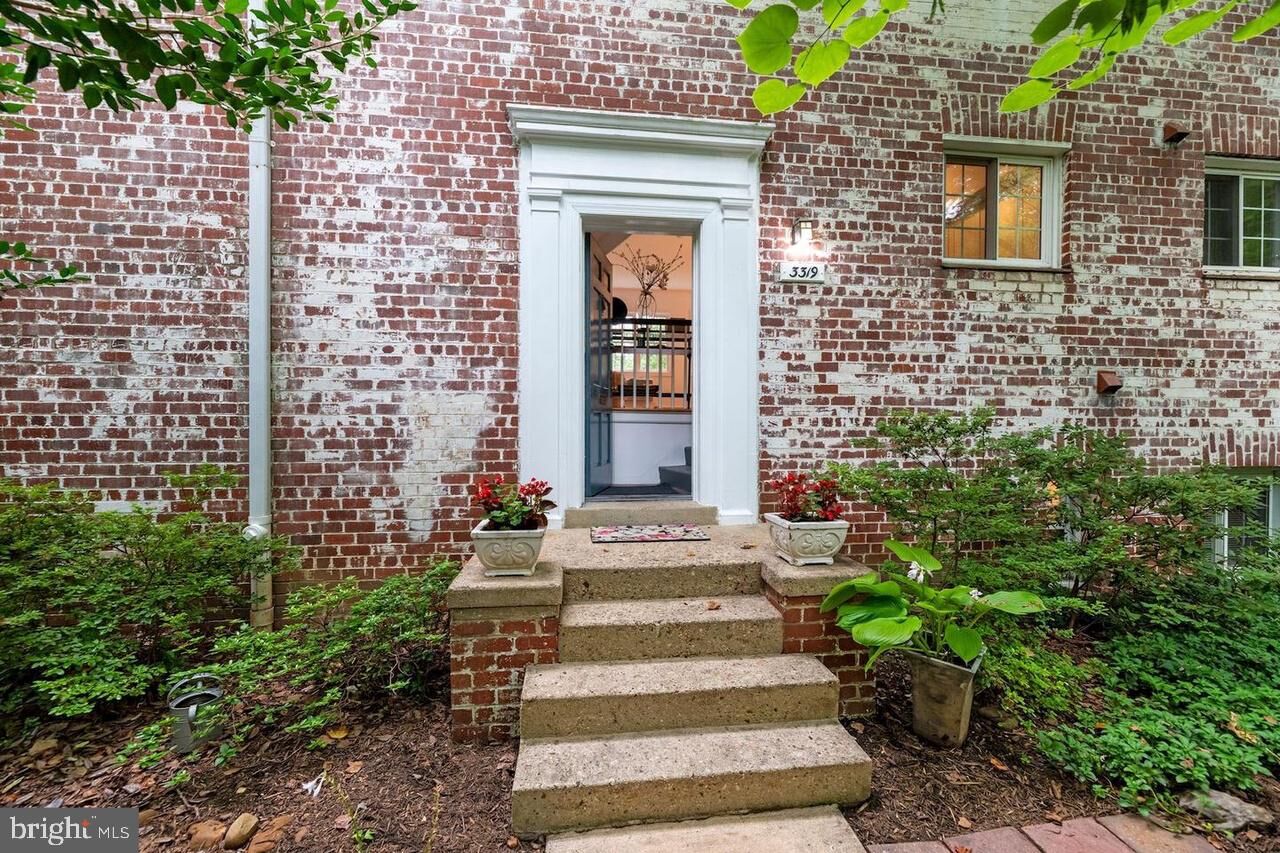 Property Photo: 3319 Valley Drive VA 22302
