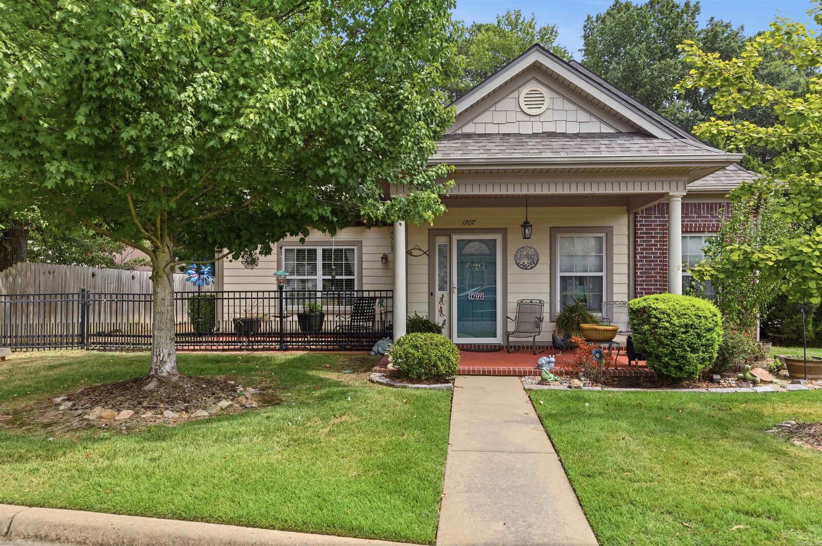 Property Photo:  1707 Stagecoach Village  AR 72210 