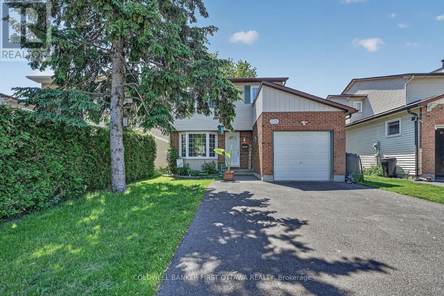 Property Photo:  1528 Brookmill Lane  ON K1B 5G4 