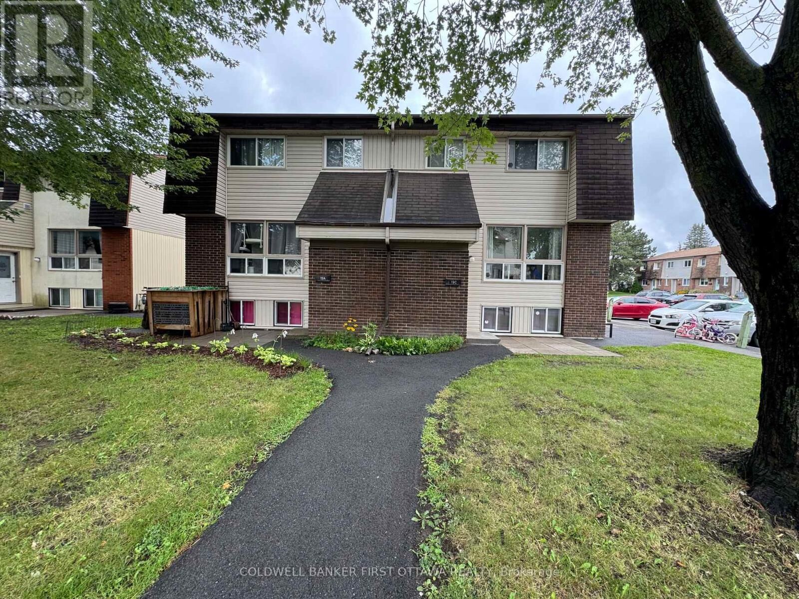 Property Photo:  19C Sonnet Crescent  ON K2H 8W8 