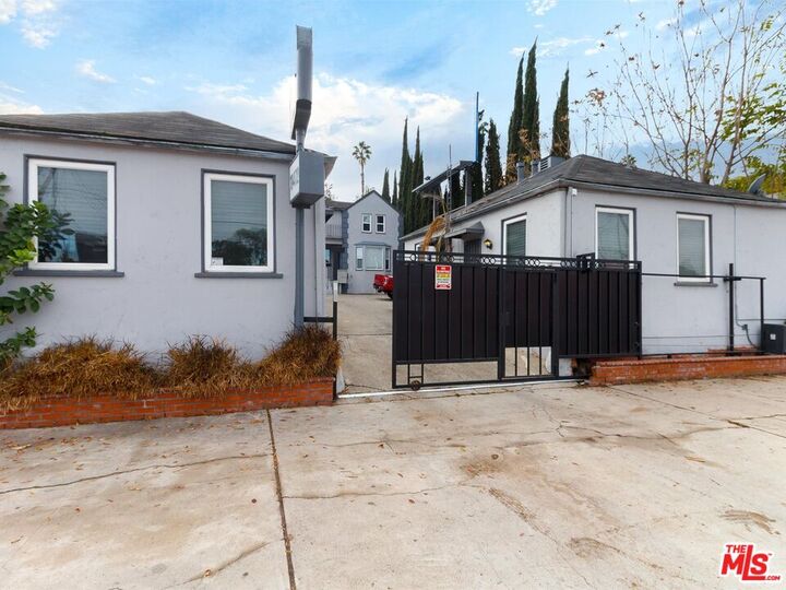 Property Photo:  11472 Ventura, Unit B  CA 91604 