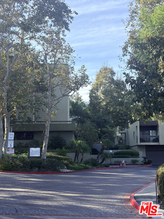 Property Photo: 805 Temple Ter, Unit 202 CA 90042