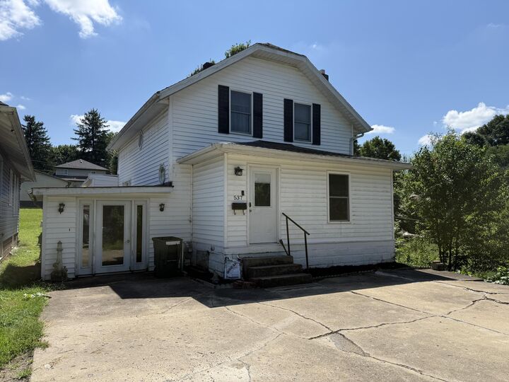 Property Photo: 537 Harrison Street OH 43764