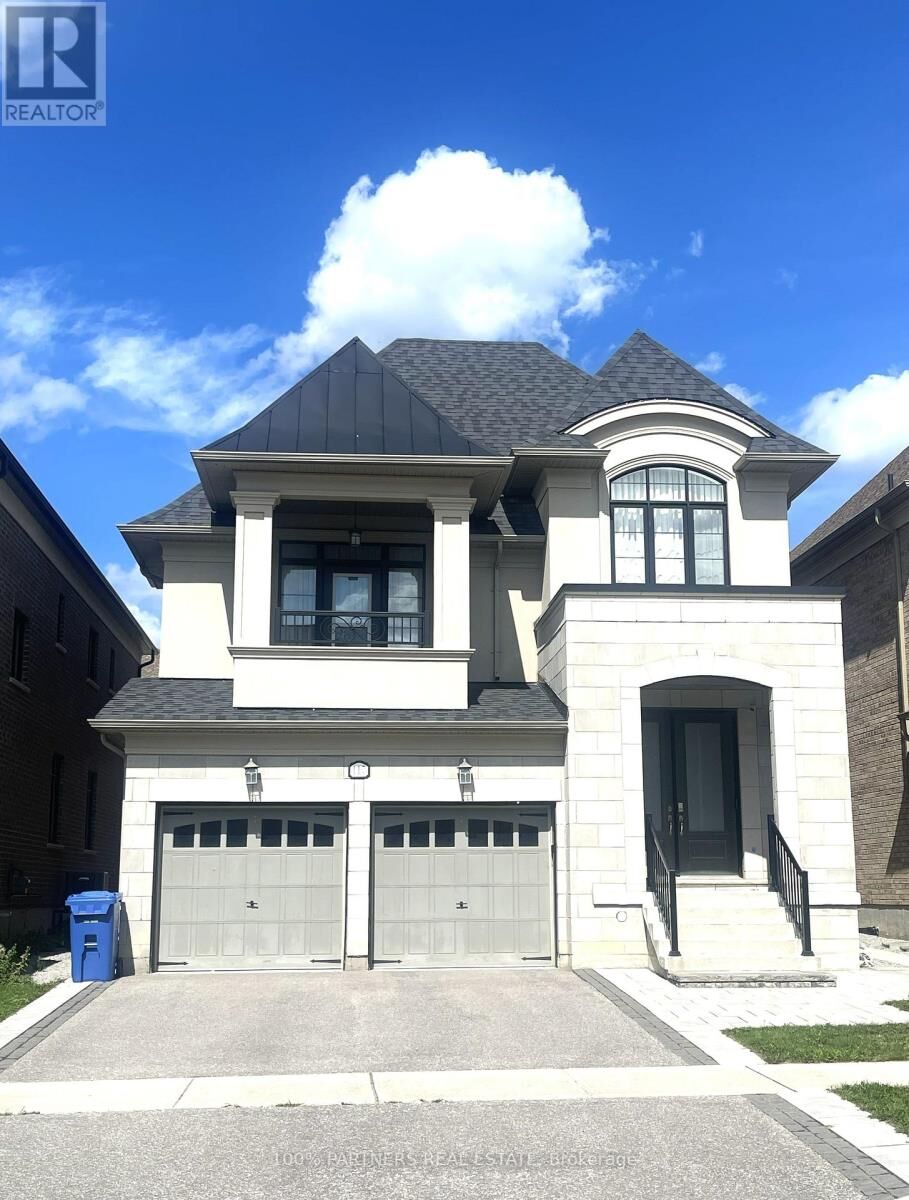 Property Photo:  117 Botelho Circle East  ON L4G 7Y0 