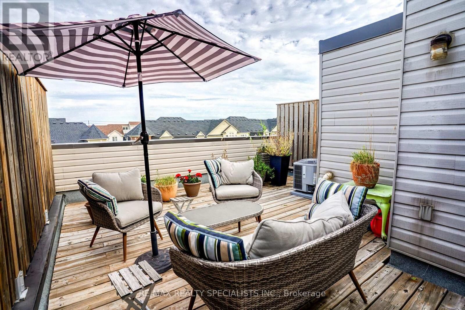 Property Photo:  615 Shoreline Drive 11  ON L5B 4K4 