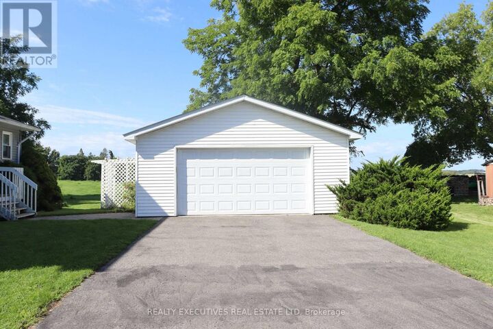 Property Photo:  464 Gladstone Street  ON K0C 2K0 