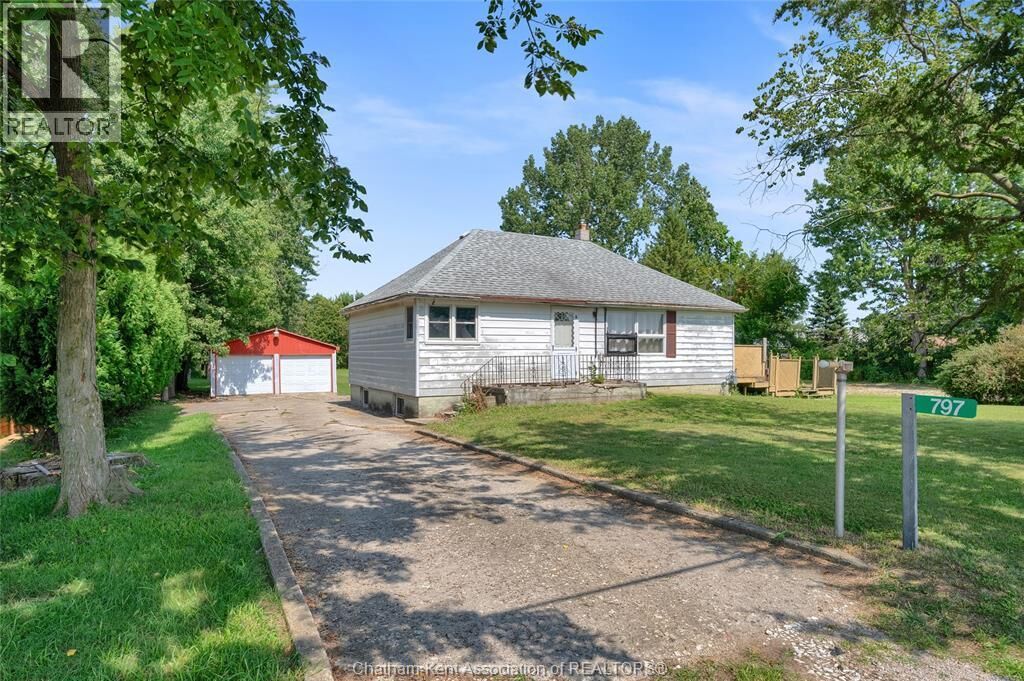 Property Photo:  797 McNaughton Avenue East  ON N0P 2L0 