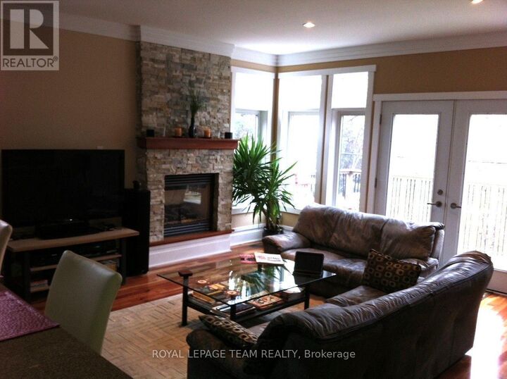 Property Photo: 291 Ferndale Avenue ON K1Z 6P9