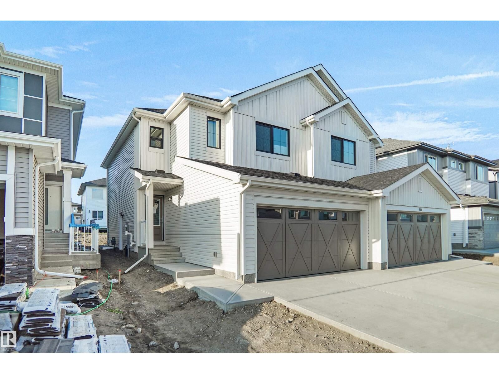 Property Photo: 938 18 Av NW AB T6T 2V2