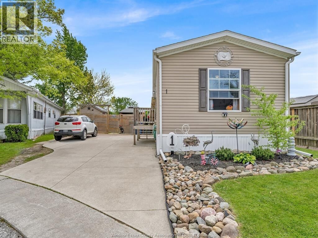Property Photo:  1 Oak Court  ON N0R 1J0 