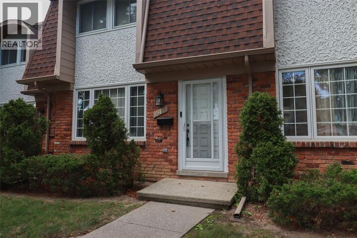 Property Photo:  1029 Salisbury Street 4  ON N7S 5V8 