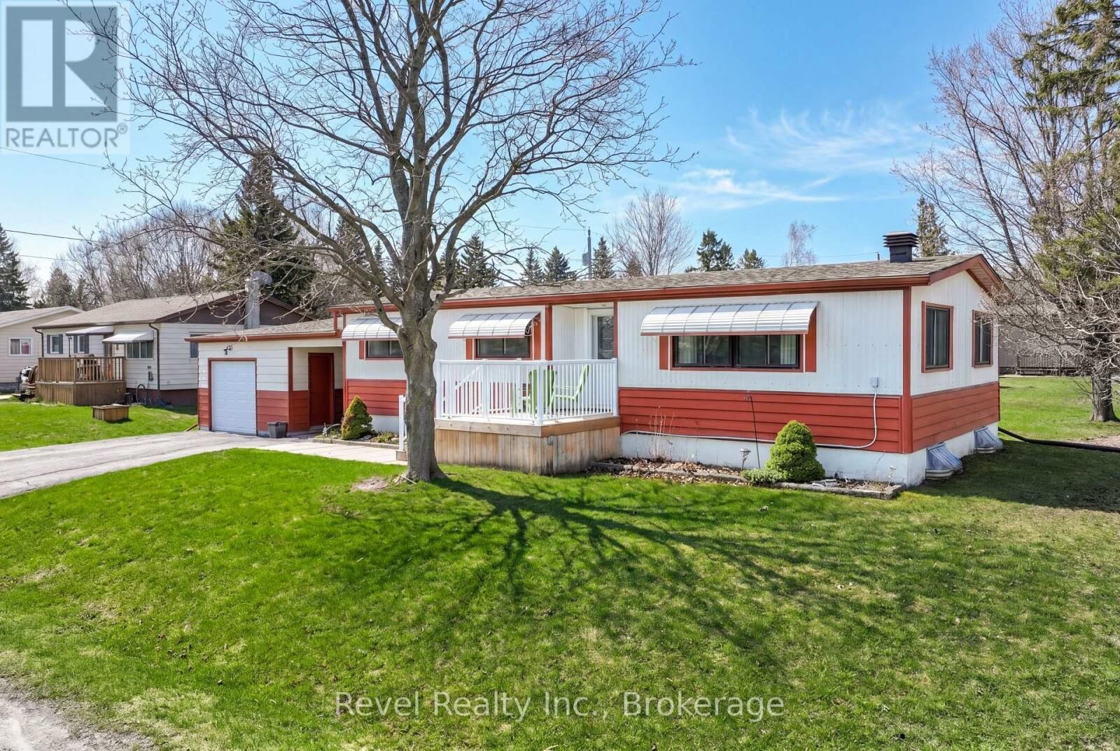 Property Photo: 7 Macal Drive ON K9V 0H5