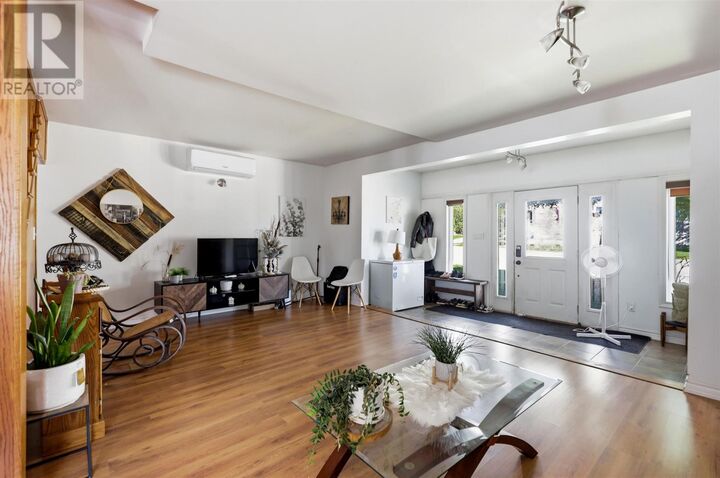Property Photo:  261 Spruce St  ON P6B 2H2 