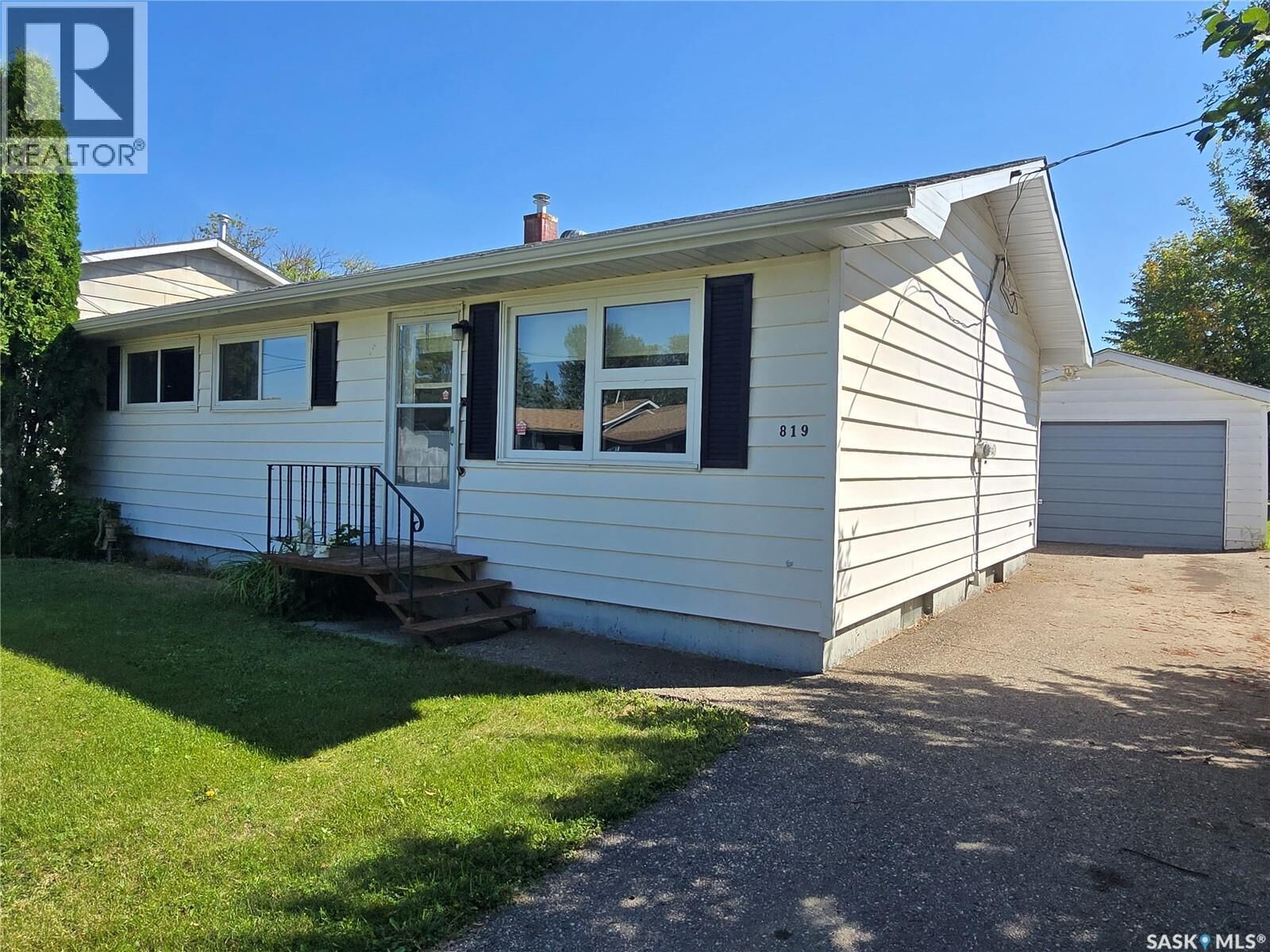 Property Photo: 819 Gambetta Street SK S0G 5C0