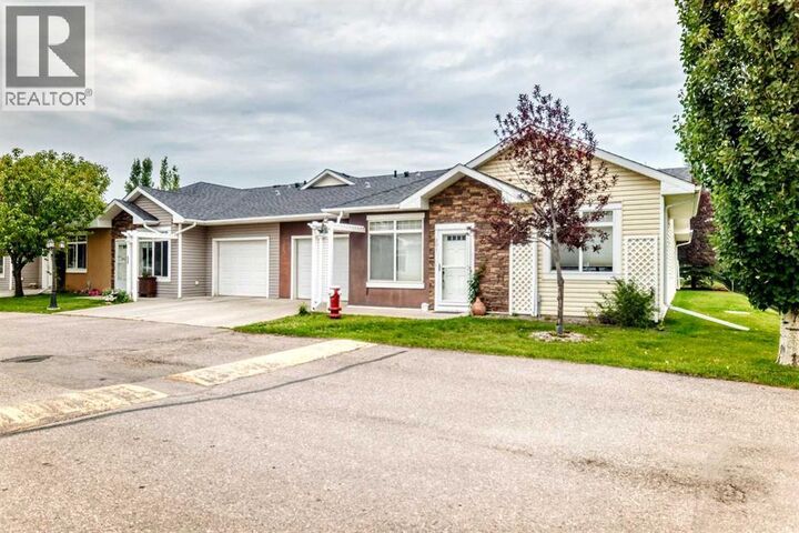Property Photo: 201 Sunvale Crescent Northeast AB T1V 0E8