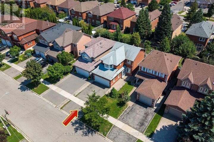 Property Photo:  5806 Mersey Street  ON L5V 1V9 