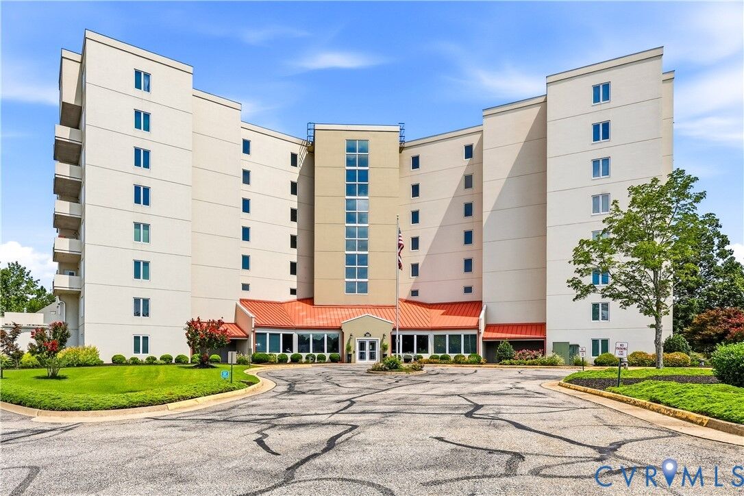 Property Photo: 301 Beacon Ridge Drive 602 VA 23860