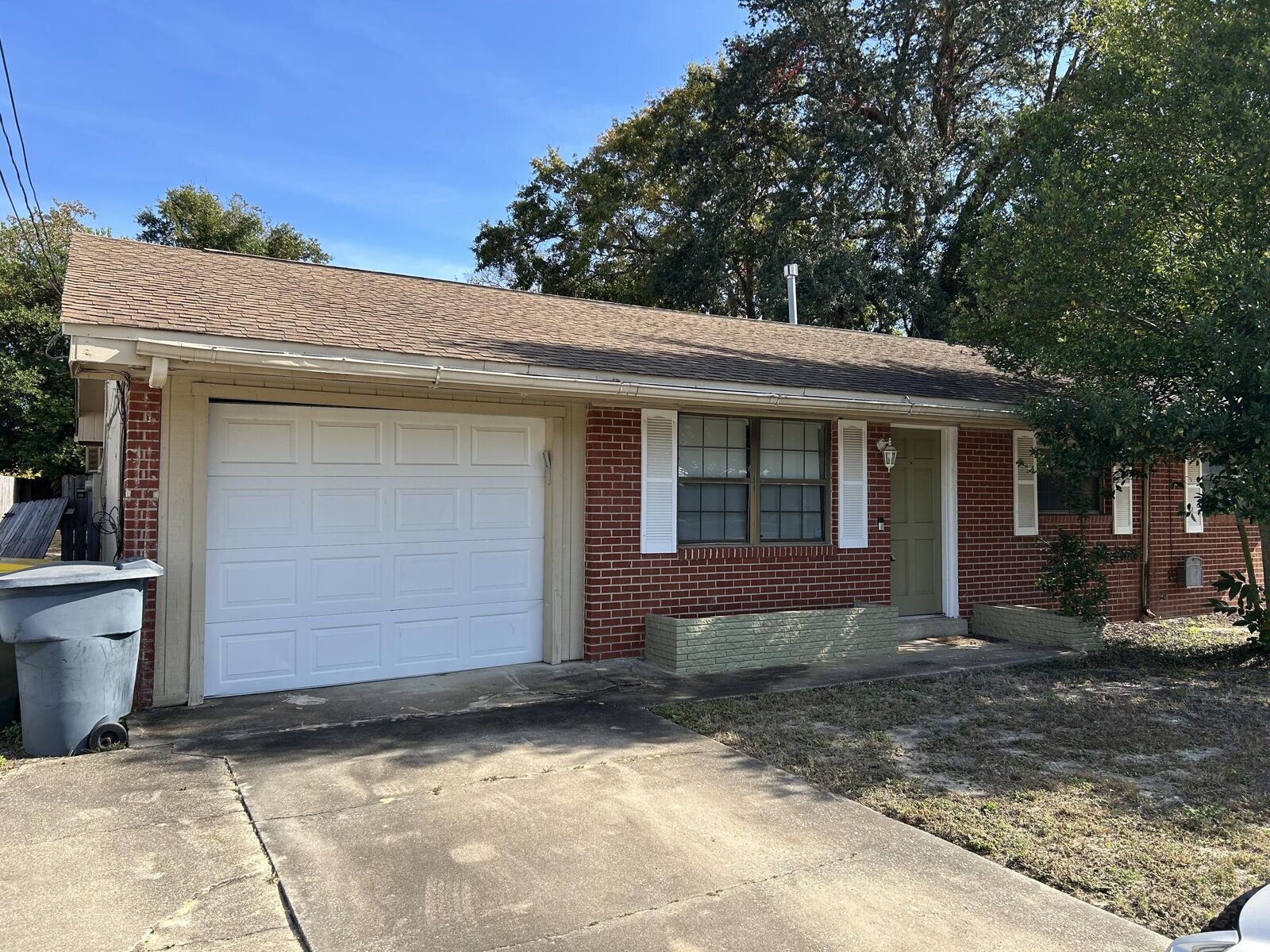 Property Photo:  113 NW Memorial Parkway  FL 32548 