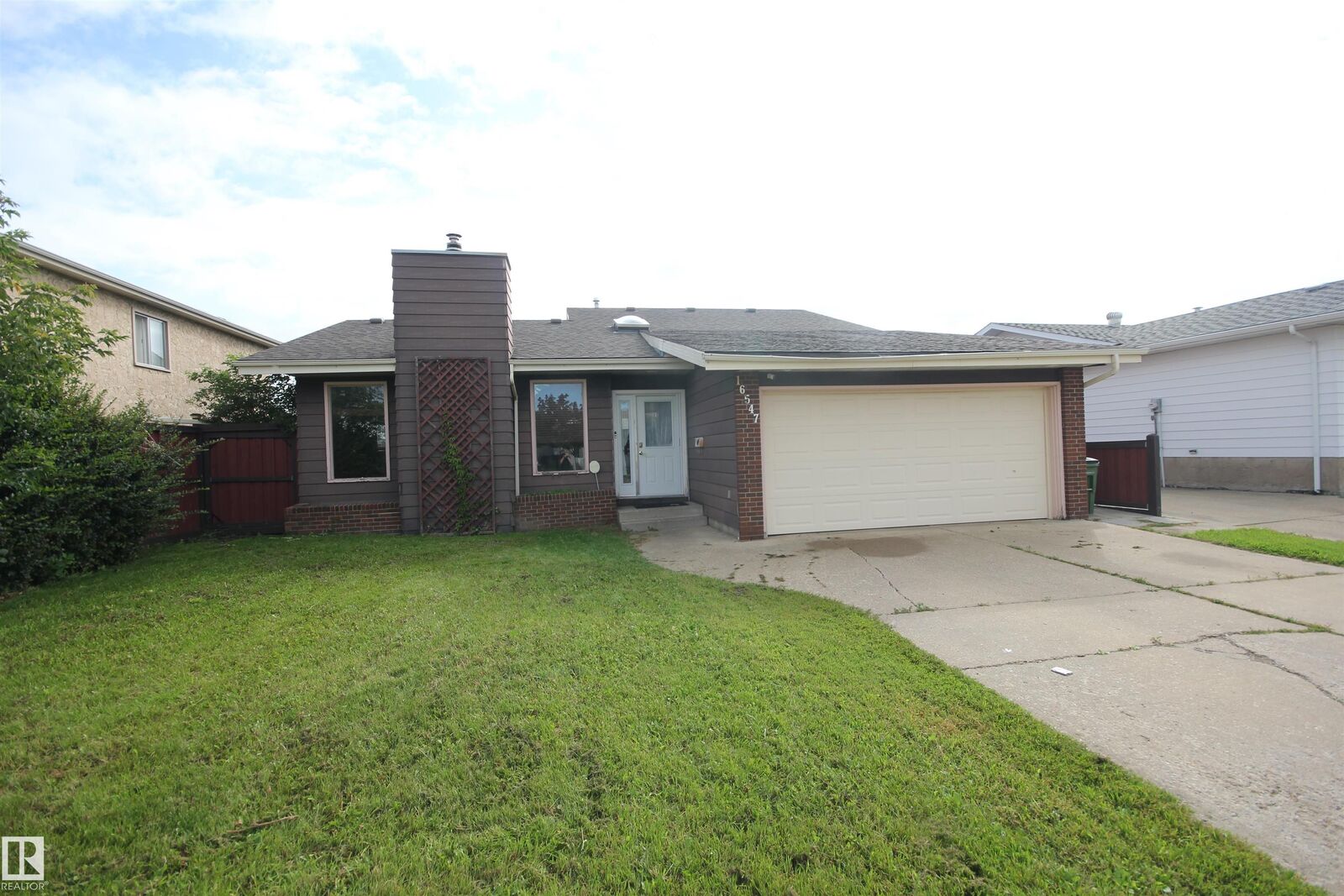 Property Photo:  16547 113 Street NW  AB T5X 4T2 