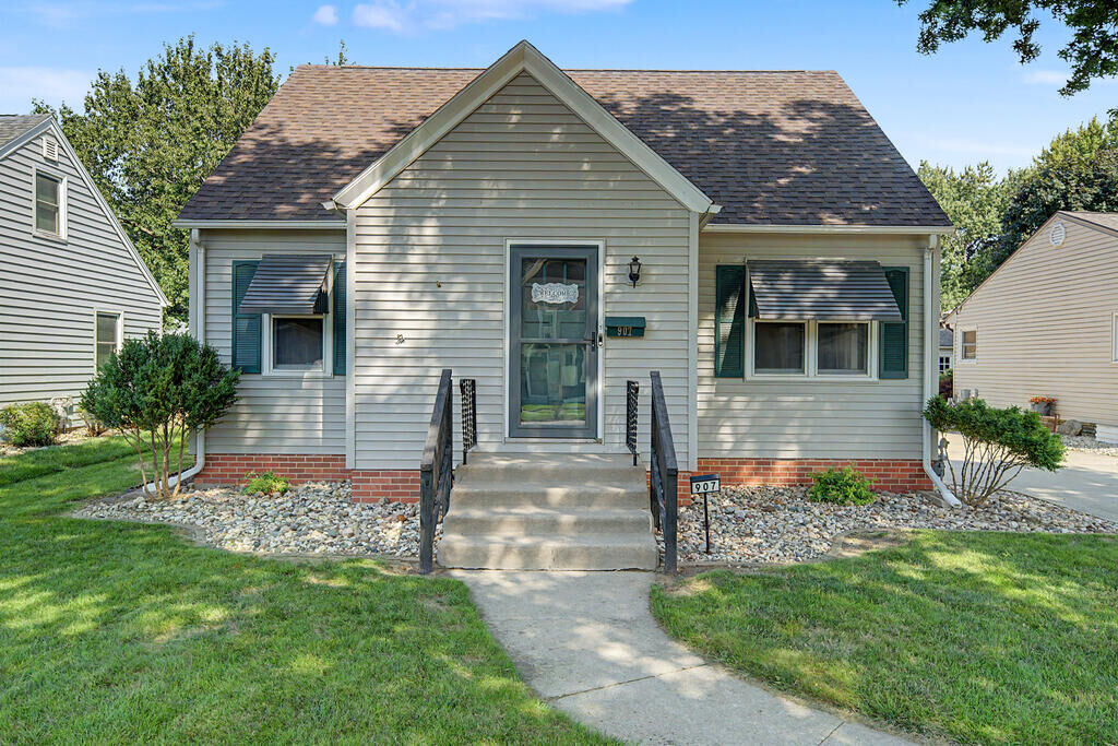 Property Photo:  907 N 3rd St.  IA 50501 
