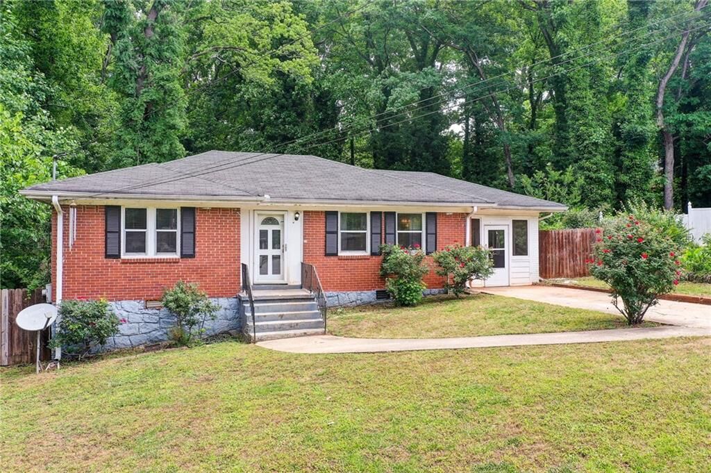 Property Photo: 1486 Woodfern Drive GA 30030