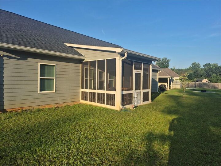 Property Photo:  