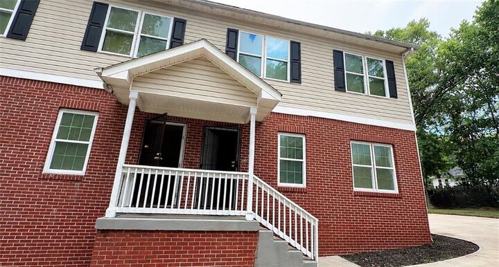 Property Photo:  2001 Lois Place NW  GA 30318 