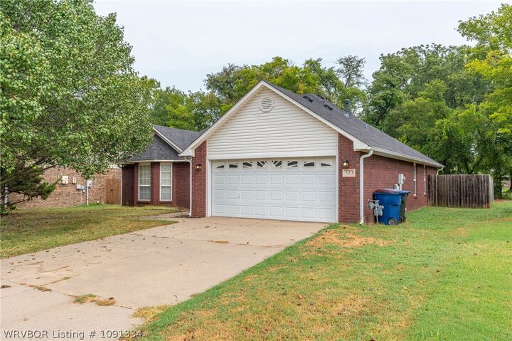 Property Photo: 623 Chateau Drive AR 72908