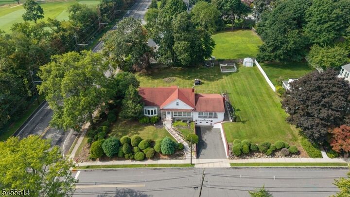 Property Photo:  2 Fairway Ave  NJ 07052 