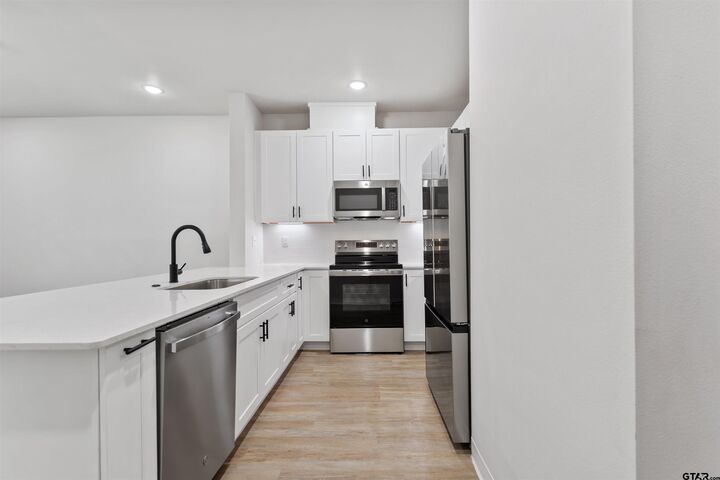 Property Photo:  1174 &Amp 1178 E Earle St  TX 75702 