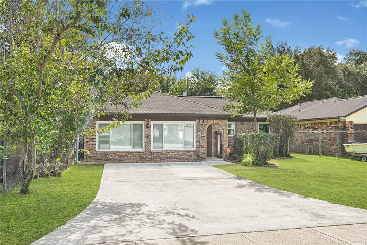 Property Photo: 2509 Pearland Avenue TX 77581