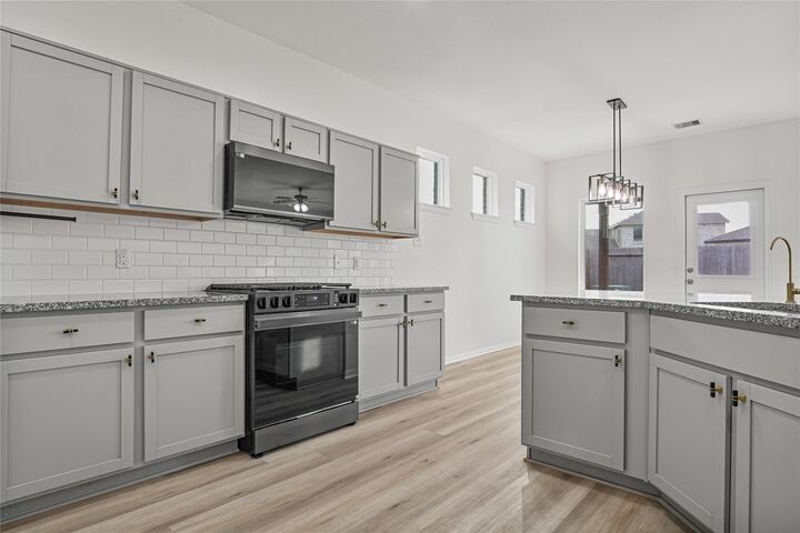 Property Photo: 10511 Kings River Dr TX 77583