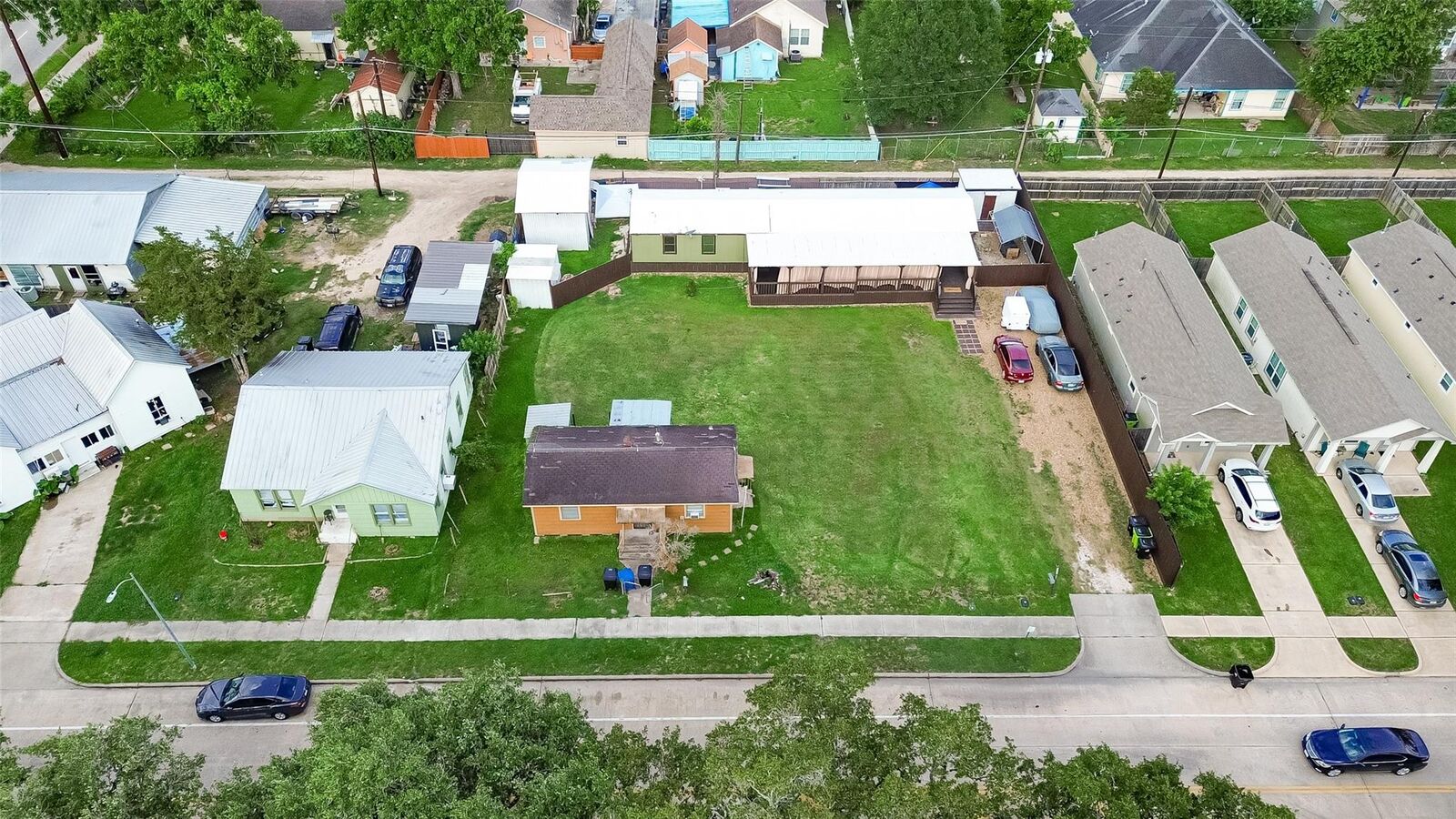 Property Photo: 1113 4th Street TX 77471