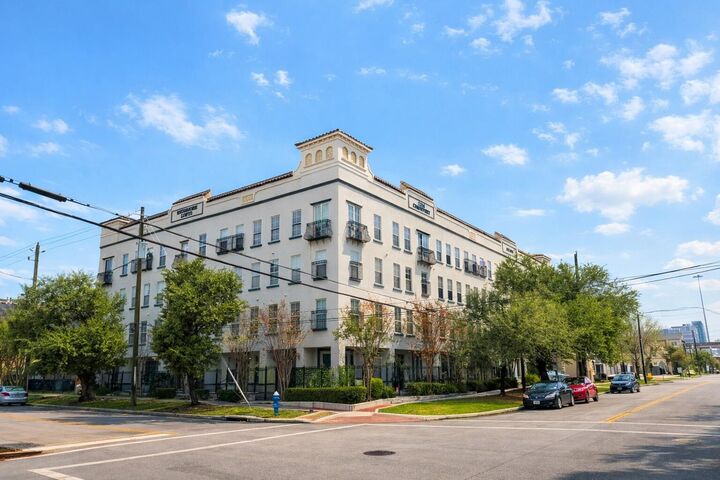 Property Photo:  2216 Chenevert Street 6  TX 77003 