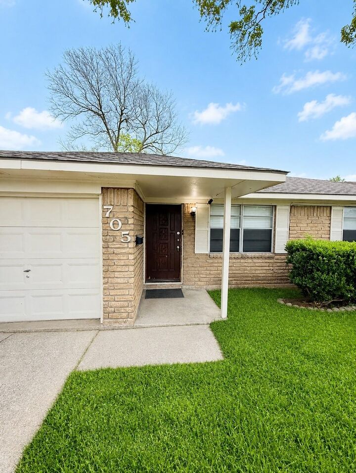 Property Photo: 705 Evanston Street TX 77015
