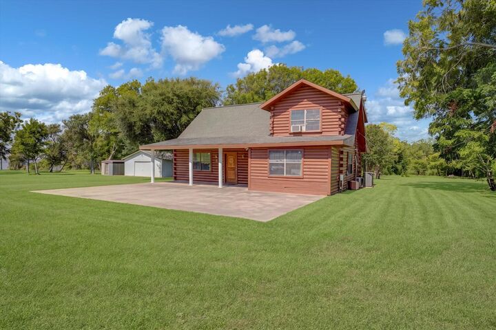 Property Photo:  319 Oakland Street  TX 77520 