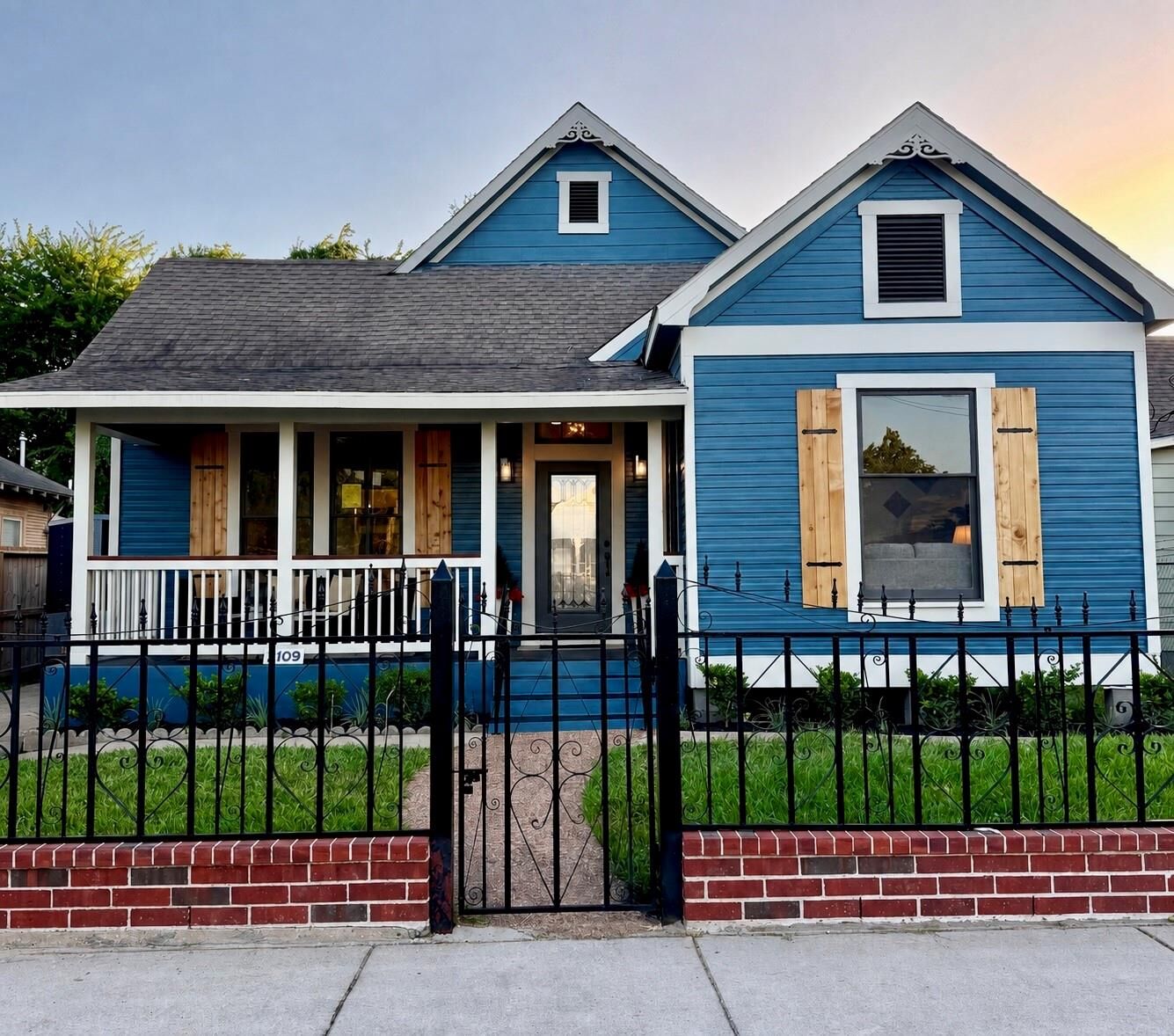 Property Photo:  2109 Gentry Street  TX 77009 