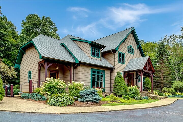 Property Photo:  201 Grandwood Lane  NC 28605 